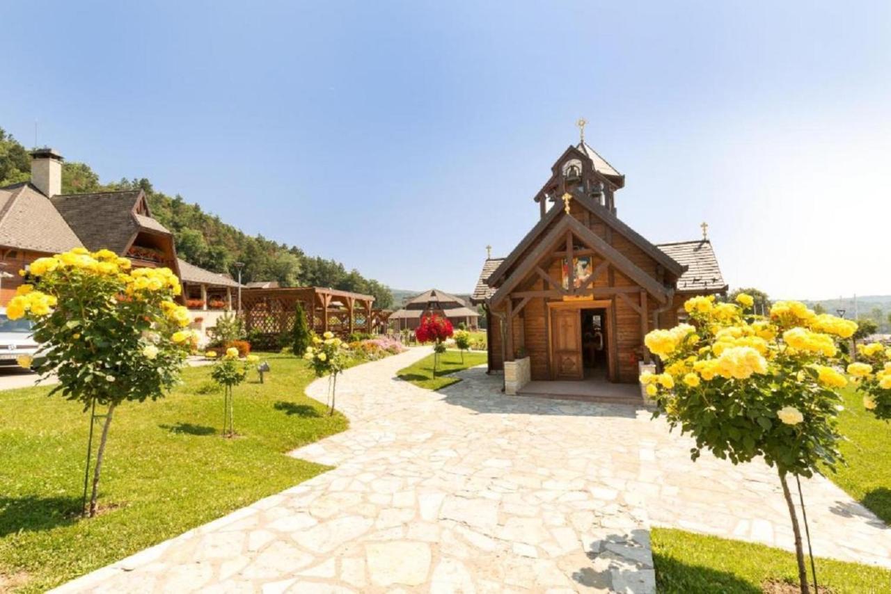 Etno Naselje Vrdnicka Kula Otel Vrdnik Dış mekan fotoğraf