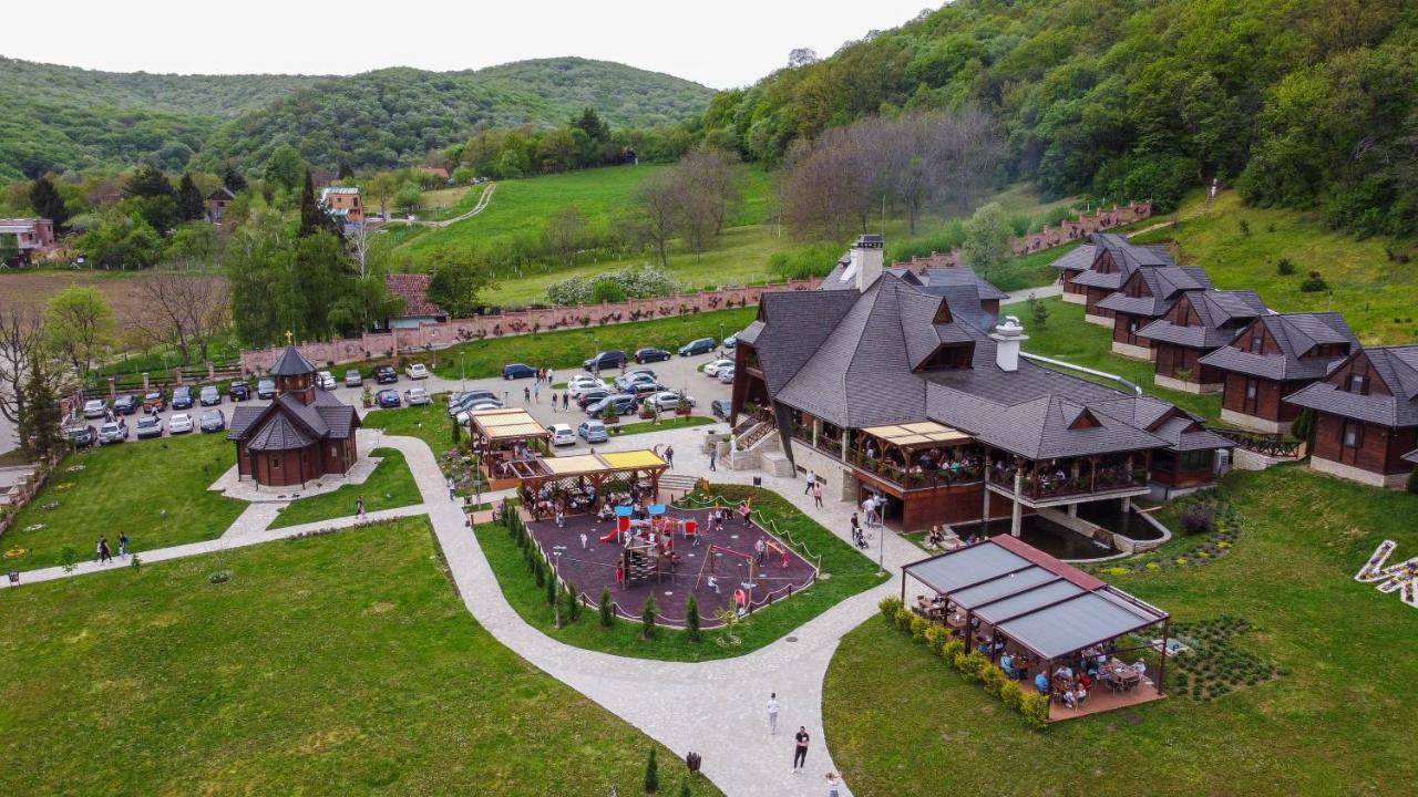 Etno Naselje Vrdnicka Kula Otel Vrdnik Dış mekan fotoğraf