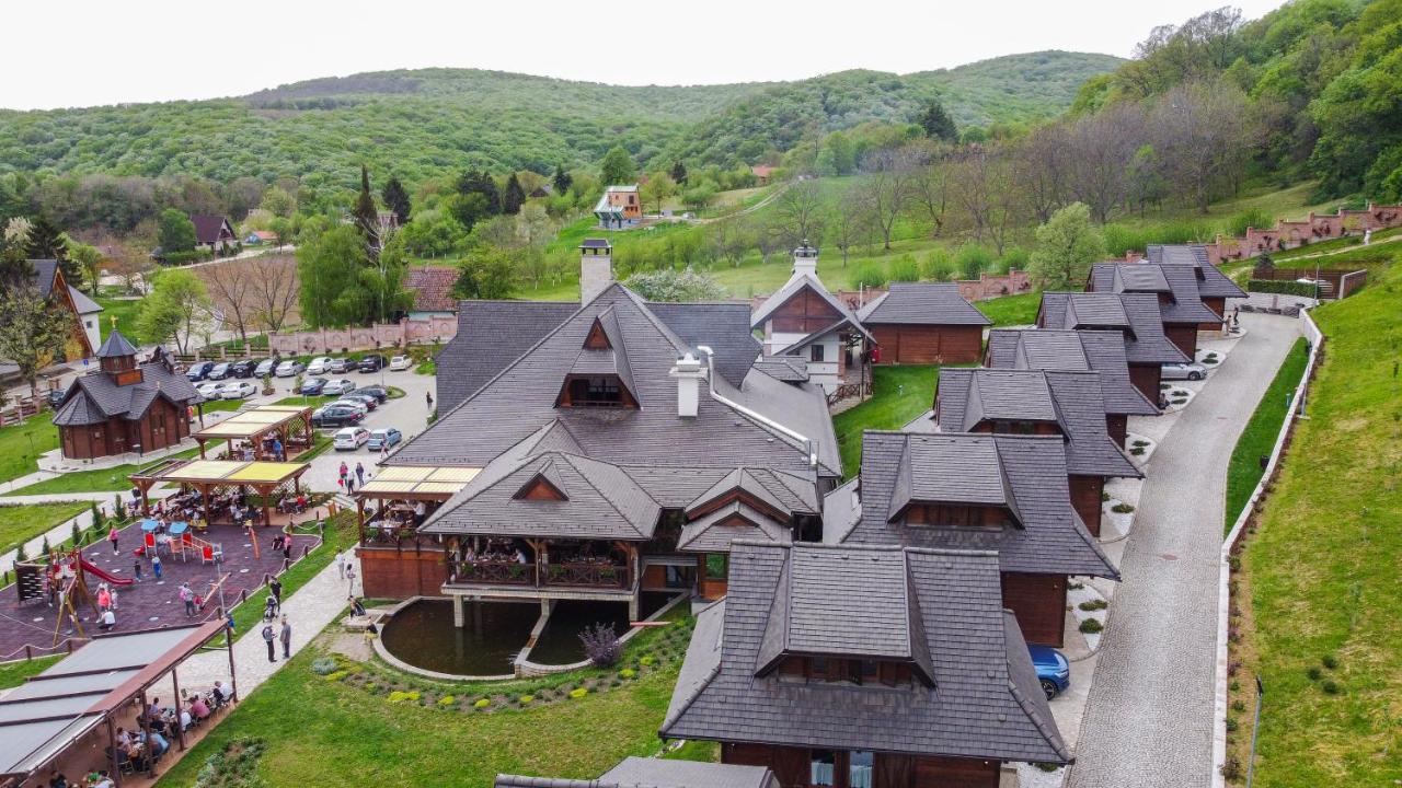 Etno Naselje Vrdnicka Kula Otel Vrdnik Dış mekan fotoğraf