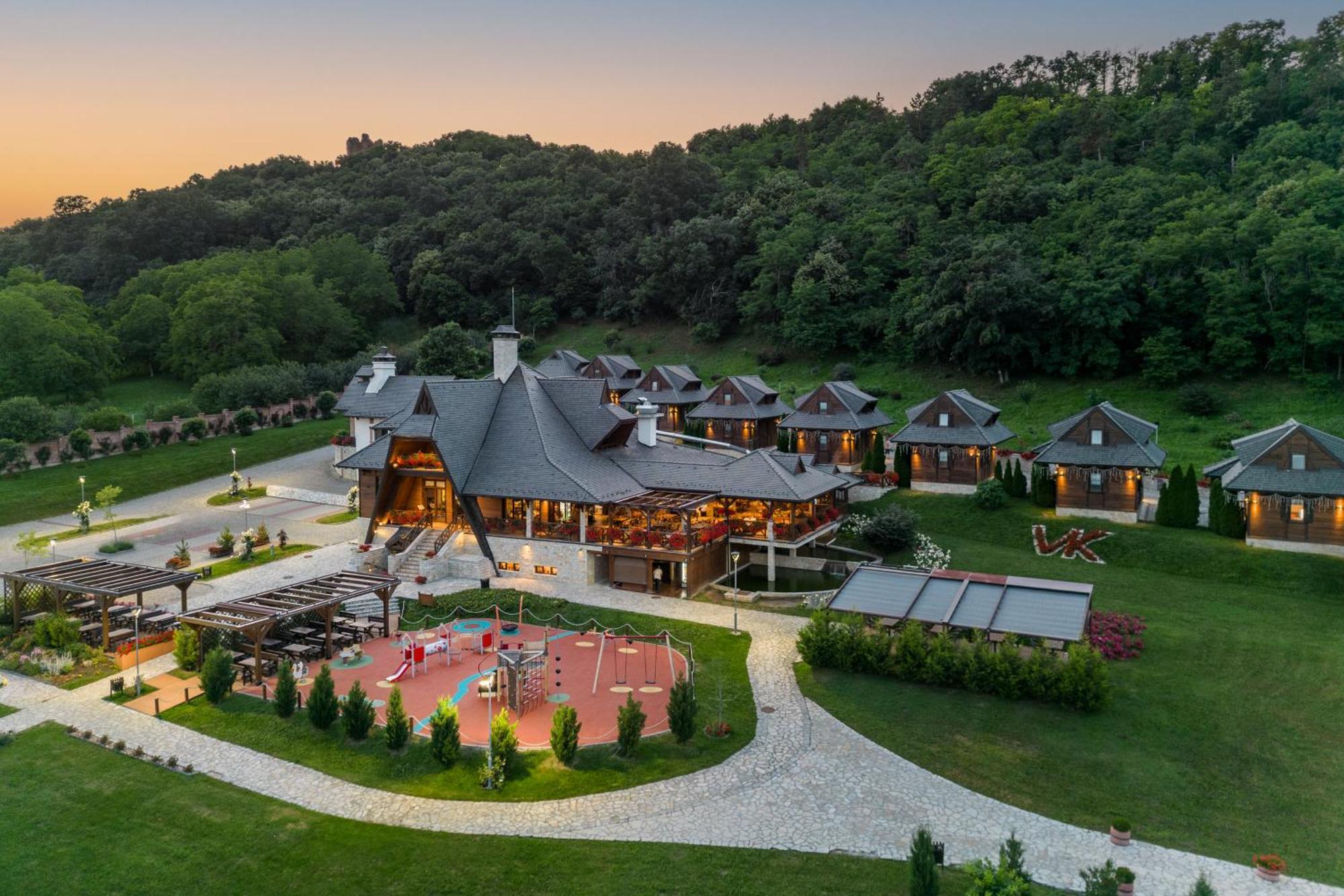 Etno Naselje Vrdnicka Kula Otel Vrdnik Dış mekan fotoğraf